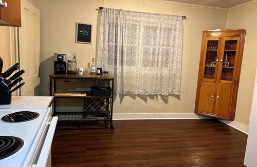Abilene House | Clean & Cozy 2B- Perfect Small-Town Stay