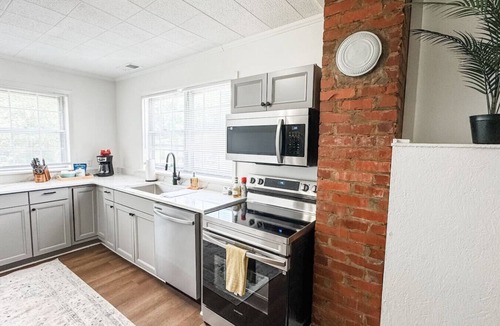 Rossville House | Clean & Cozy! 2BR, Pets welcome!