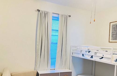 Magnolia House | Clean, cozy, and close to Philly!