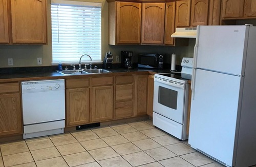 Franklin to the Fort House | Clean, cozy and practical house with three bedrooms