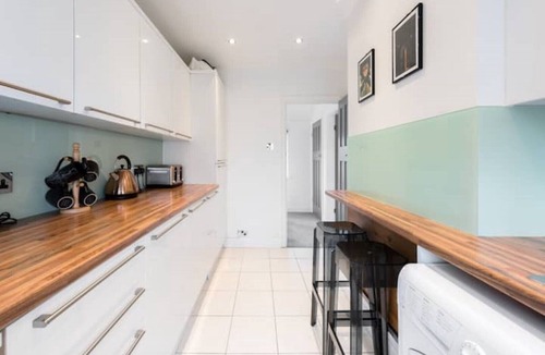 Garston Apartment | Clean Cozy & Bright Entire Flat 5min Harry Potter