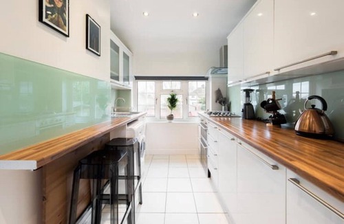 Garston Apartment | Clean Cozy & Bright Entire Flat 5min Harry Potter