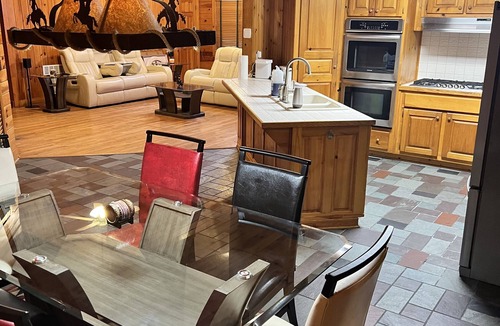 Conyers Cabin | Clean & Cozy Cabin in the Woods