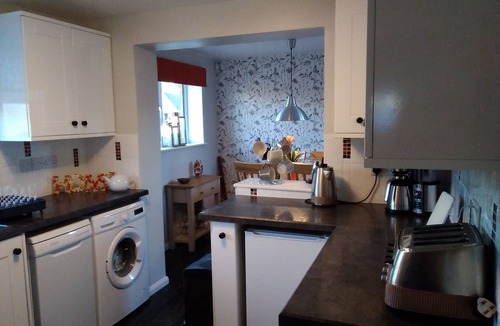 Melksham House | Clean, Cozy & Comfortable without breaking the bank