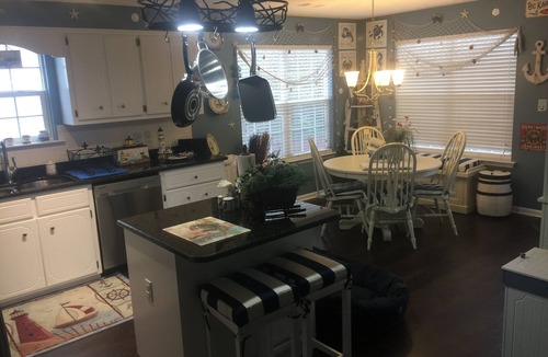 Evans House | Clean Cozy Cottage Ideally Located