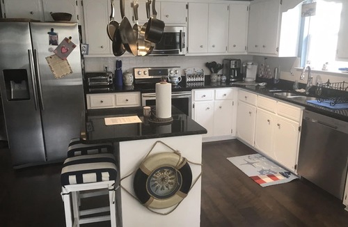 Evans House | Clean Cozy Cottage Ideally Located