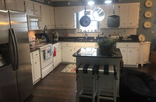 Evans House | Clean Cozy Cottage Ideally Located