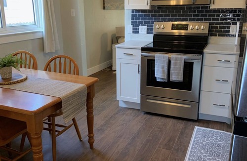 Cheyenne House | Clean & Cozy Downtown Bungalow