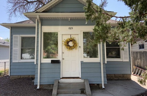 Cheyenne House | Clean & Cozy Downtown Bungalow