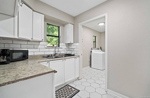 Eastside Promise Neighborhood House | Clean Cozy Home Near Downtown & Fiesta! - accommodates up 8 guest!