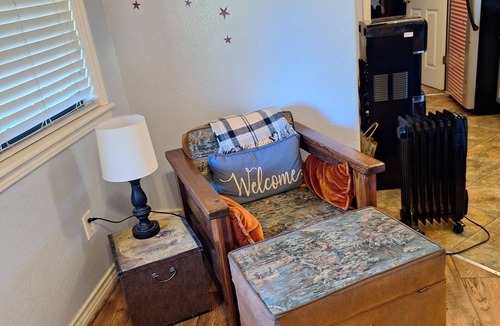 Laguna Park Cabin | CLEAN, COZY LAKE CABIN COMFORT.