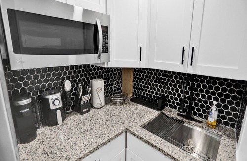 Golden Glades Apartment | Clean & Cozy Miami 2BR APT