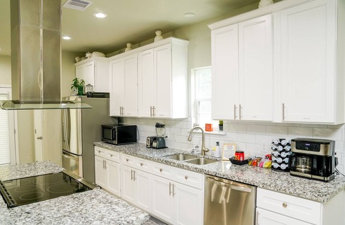Conroe House | Clean & Cozy new Home, 30 mins to George Bush INTL/downtown 5 mins to woodlands