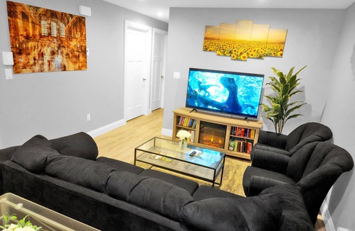 Saskatoon House | Clean, Cozy Pocket Friendly 2BR + A/C + Workspace + Ethernet & WiFi