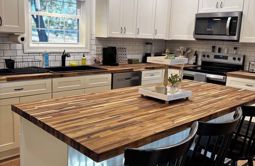 Bedford House | Clean, cozy, quiet and right in town. Find it all at The Windsor Cottage!