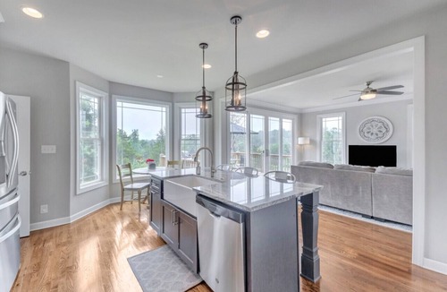 Afton House | Clean family-friendly 5BR in the HEART of Virginia`s Wine Country - Amazing views, basement game room, new outdoor patio