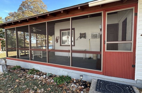 Gamaliel Cabin | Clean, family/pet friendly AR Ozark Mountain/Norfork Lake Front Cabin