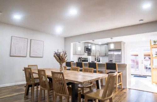 River Oaks House | Clean Fort Worth 4bed/3bath house close to it all!