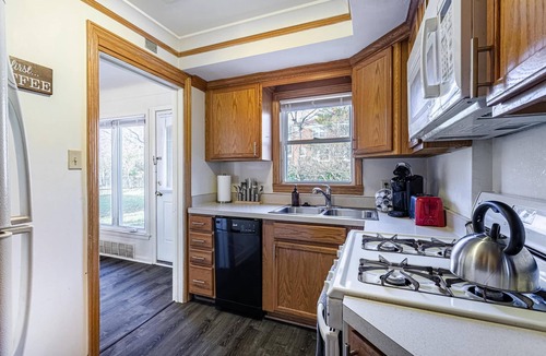 Dicken House | Clean, Fresh and Homey 2BR! Welcome!