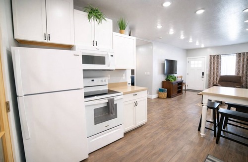 Kanab Apartment | Clean In-Town, 2BR Sleeps 4, Walk to Shops & Dining