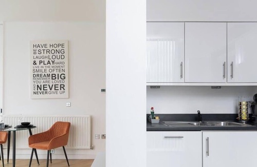 Central Milton Keynes Apartment | Clean|Modern|1 Bed|Free Parking