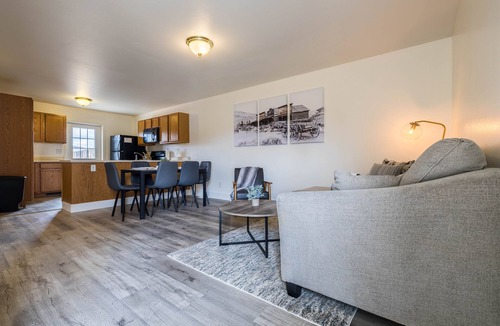 Cody House | Clean, Modern! 3 Bedrooms, River, Downtown