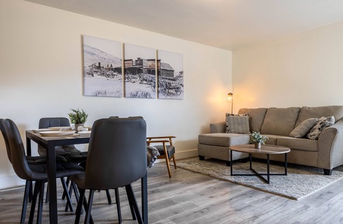 Cody House | Clean, Modern! 3 Bedrooms, River, Downtown