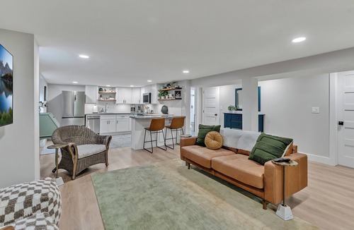 Stadium District House | Clean, modern basement suite in Tacoma