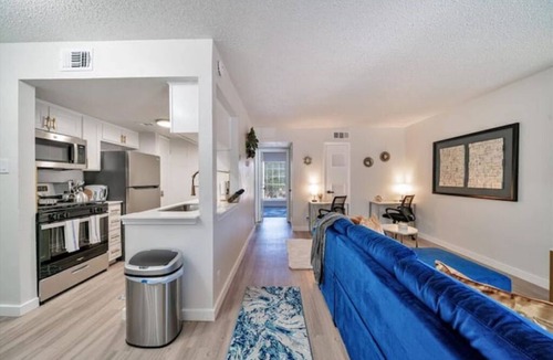 Hyde Park Apartment | Clean & modern close to Hospitals