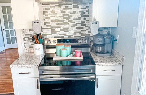Fieldale House | Clean, Modern Cottage near Martinsville!