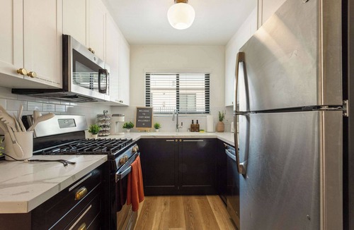 Hillcrest Apartment | Clean, Modern, & Cozy Apartment