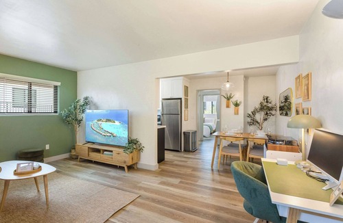 Hillcrest Apartment | Clean, Modern, & Cozy Apartment