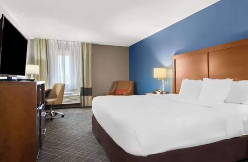 Joliet Hotel | Clean & Modern Joliet Hotel—Indoor Pool, Free Breakfast & Close to I-55 Corridor