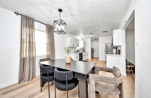 La Porte House | Clean & Modern/La Porte Tx/Perfect for work stays