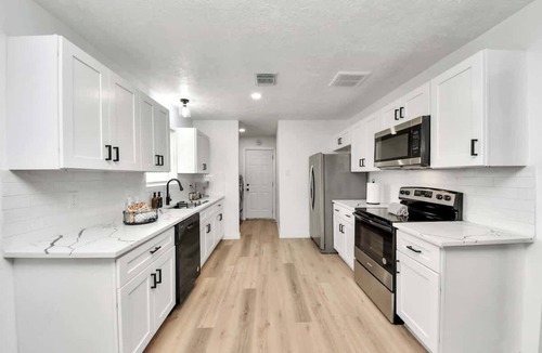 La Porte House | Clean & Modern/La Porte Tx/Perfect for work stays