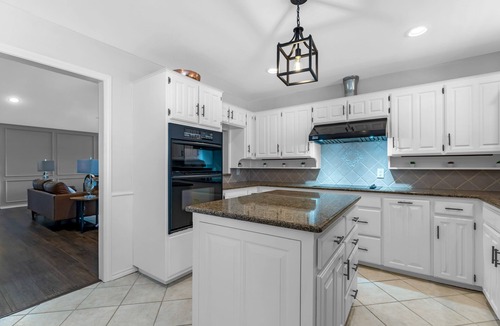 North Richland Hills House | Clean, modern, luxury 4 bed room home on the water with pingpong table/Smart TVs