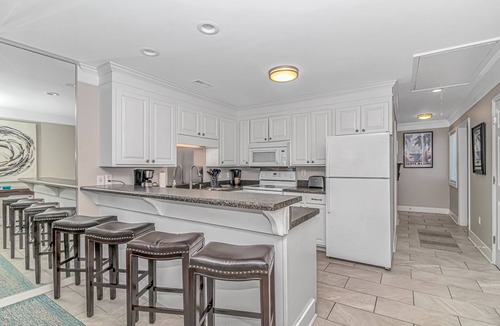 Surfside Beach Condo | CLEAN, NEWER TV'S, FULLY STOCKED KITCHEN. NEW BEDS! FABULOUS VIEW! SPLIT PLAN!