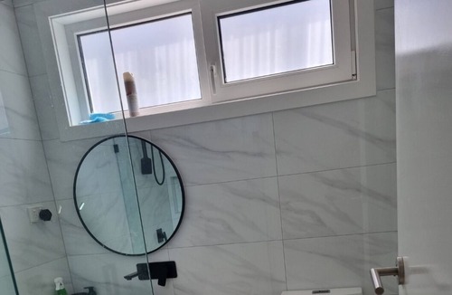 Greensborough House | Clean or cozy. Airy Greensboro Share Room