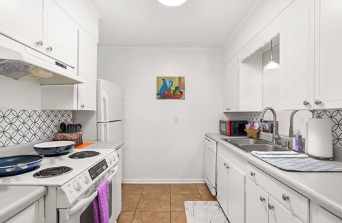 Alexandria House | Clean & Quiet 1BR King w/W/D + WiFi by Ponytail