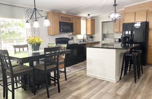 Denver House | Clean & Quiet 3BR Home Near Lake Norman - Pets Welcome