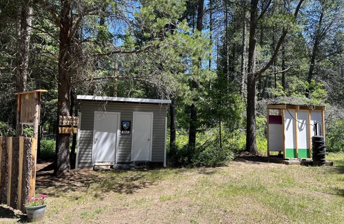Whitefish Cabin | Clean Room on the River