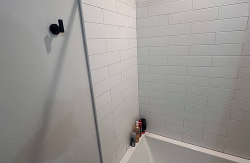 South Manchaca House | Clean room to rent in spacious house with AC and WiFi in lovely Austin