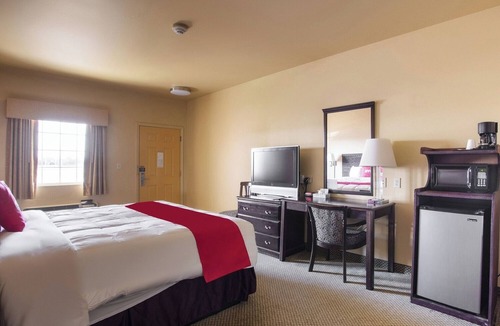 Valley View Hotel | Clean Room with King Bed + Spacious Bathroom in Valley View – Relax & Unwind
