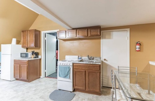 East of Broadway Apartment | Clean Safe Comfortable Housing - heart of the city