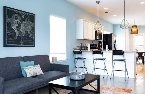 University District House | Clean & Serene House + Studio - easy on/off I-40