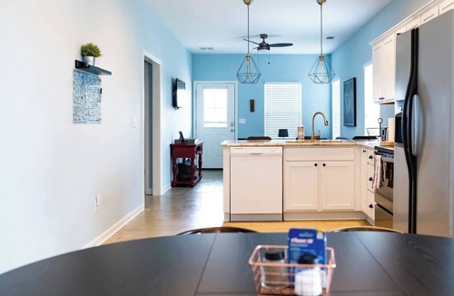 University District House | Clean & Serene House + Studio - easy on/off I-40