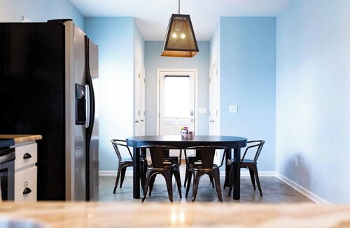 University District House | Clean & Serene House + Studio - easy on/off I-40