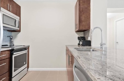 Hudson Exchange Apartment | Clean & Spacious 1BR | Work Remote | Free WiFi & Kitchen | Near PATH