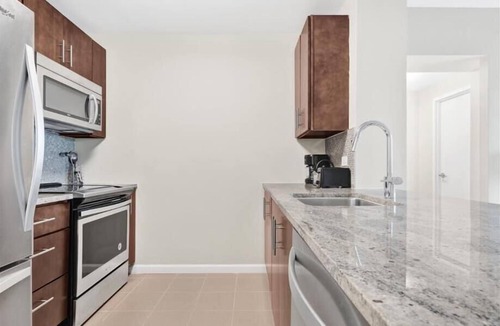 Hudson Exchange Apartment | Clean & Spacious 1BR | Work Remote | Free WiFi & Kitchen | Near PATH