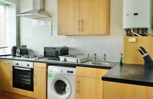 Brierley Hill Apartment | Clean, Spacious 2-Bed Apartment in Brierley Hill